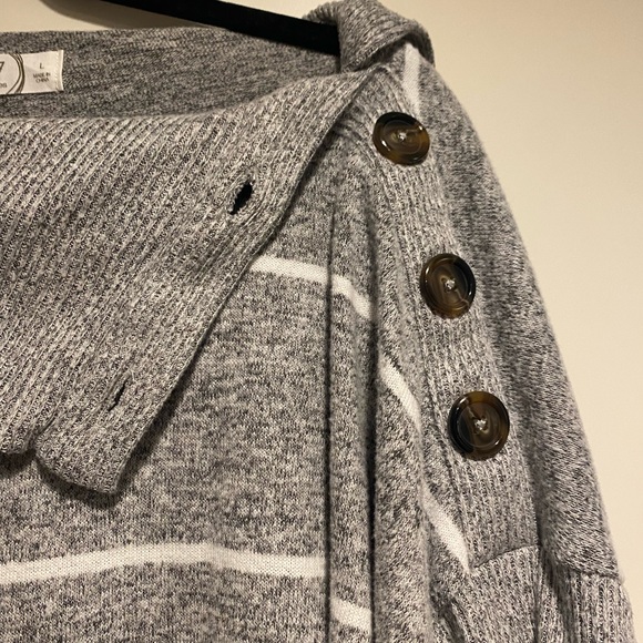 Maurices sweater - Picture 3 of 4